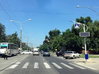 На улицах Усть-Каменогорска установили знаки пешеходного перехода на солнечных батареях