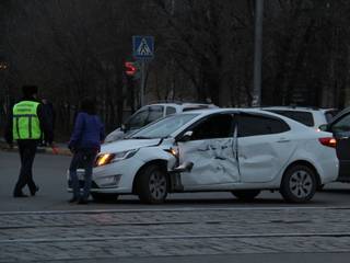 Трамвай врезался в иномарку в Усть-Каменогорске
