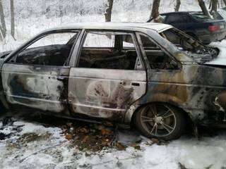 Иномарка сгорела во время стоянки в Усть-Каменогорске