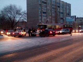 Автобус сбил девушку в Усть-Каменогорске