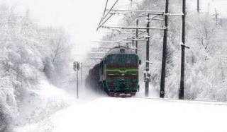 10 поездов в Карагандинской области задержали из-за метели