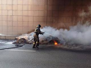 В Алматы автомобиль сгорел дотла прямо в тоннеле