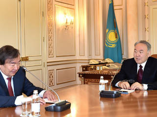 Назарбаев провёл рабочую встречу с Олжасом Сулейменовым