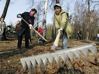 Власти Усть-Каменогорска призывают горожан поучаствовать в уборке города