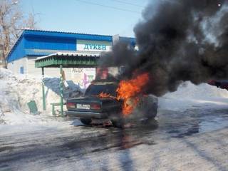 Мужчина чуть не сгорел заживо в машине в Зыряновске