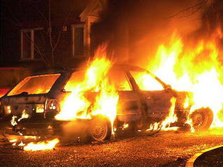 Вчера во дворе Усть-Каменогорска горели автомобили