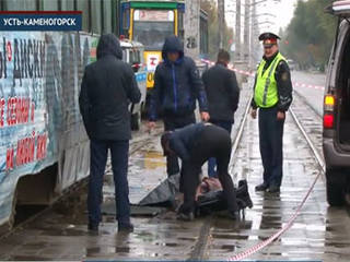В Усть-Каменогорске камера видеонаблюдения зафиксировала, как трамвай сбил пенсионерку