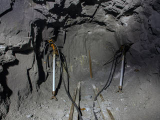 На шахте Казахстанская после выброса метана обнаружены 3 человека без признаков жизни