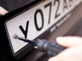 В Усть-Каменогорске злоумышленники похищали номерные знаки автомобилей и вымогали за них деньги