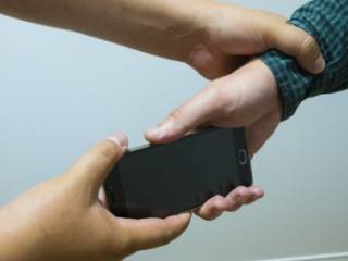 15-летний подросток украл телефон у сверстника в Усть-Каменогорске