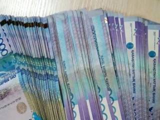 Казахстанским налоговикам повысят зарплаты, чтобы снизить коррупцию
