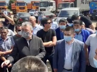 Дальнобойщики протестуют против платных дорог в Казахстане