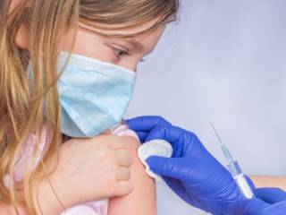 В Казахстане вакцинация детей от коронавируса начнется уже в этом году