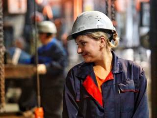 Женщинам в Казахстане разрешат работать в мужских профессиях