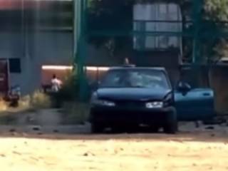 «Играют»: дети изуродовали автомобиль в Алматы