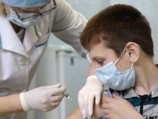 Казахстан готовится к ревакцинации взрослых и иммунизации подростков