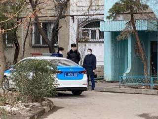 «Сначала выбросила сына, затем дочерей, потом выпрыгнула сама», - соседи о трагедии в Алматы