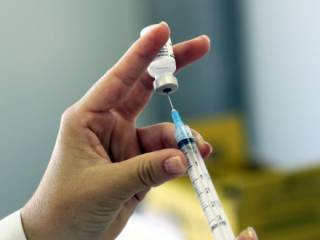 Казахстанцы начали получать третью дозу вакцины
