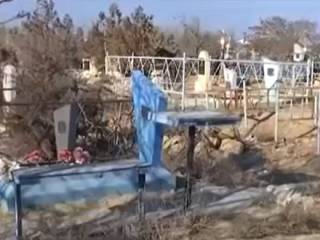 Охотники за металлом разграбили кладбища Актау