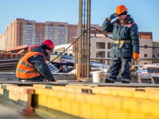 Строительство 500 социальных объектов на грани срыва в Казахстане