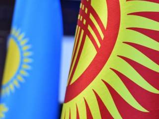Казахстан передаст Кыргызстану военное имущество