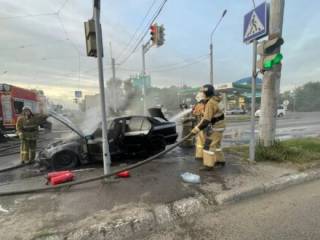 В Усть-Каменогорске на проспекте Абая загорелась машина
