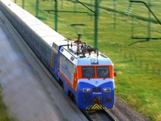 Из-за аномальной жары в Казахстане будет снижена скорость движения поездов