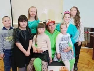 Эвелина Блёданс встретилась с «солнечными» детьми в Петропавловске