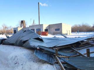 Ураганный ветер снес крышу школы в Павлодарской области
