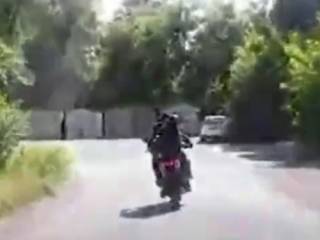 Погоня за пьяным мотоциклистом попала на видео в Усть-Каменогорске