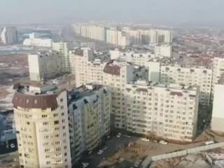 «Выровняли»: 30 накренившихся домов в Алматы признали годными для жилья