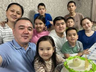 Сколько потратил на школьную форму самый многодетный аким Казахстана