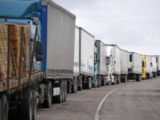 Больше 10 суток в живой очереди простаивает казахстанский грузовой транспорт на границе с Россией