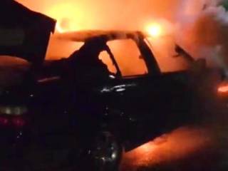 Автомобиль загорелся во время стоянки в Усть-Каменогорске