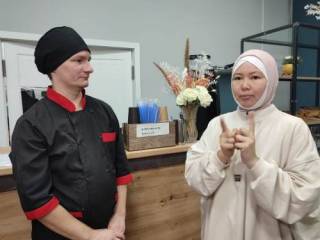 В Актау работает кафе, в котором трудятся только глухонемые люди