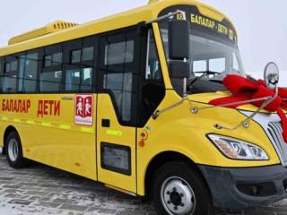 Токаев подарил автобус юным спортсменам ВКО