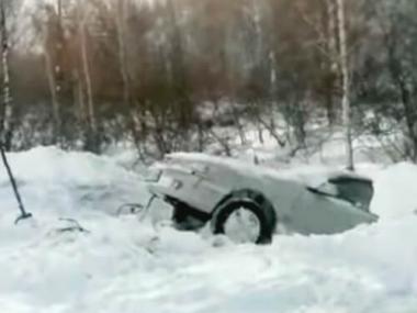 Автомобиль накрыло снежной лавиной в ВКО