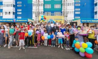 Ключи для юных новоселов и их родителей вручили в Усть-Каменогорске