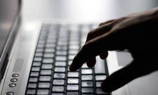 Полицейские ВКО нашли Интернет-мошенницу, которая завладела крупной суммой денег, обманув больше десяти человек