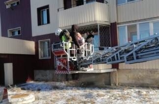 Дети устроили пожар в многоэтажке Усть-Каменогорска