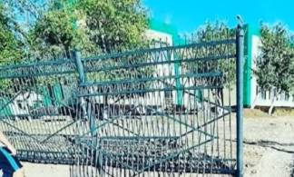 13-летнего мальчика придавило тяжелым забором в Темиртау
