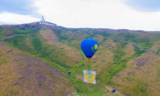 В честь Дня госсимволов в Усть-Каменогорске запустили воздушный шар