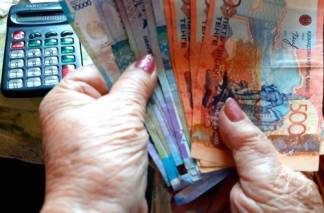 Казахстанцы будут получать минимальную гарантированную пенсию