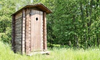 В Усть-Каменогорске мужчина пытался украсть деревянный туалет