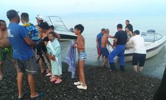 Спасатели ВКО помогли группе людей вернуться на побережье озера Алаколь