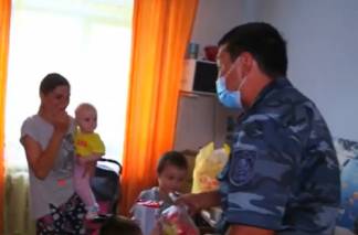 Полицейские ВКО посетили многодетную семью