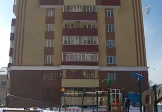 В Алматы председатель одного из КСК требует, чтобы жильцы стояли перед ним на коленях