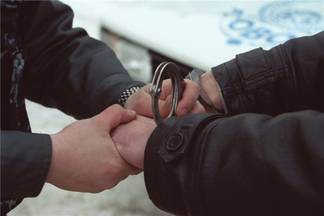 Полицейский из Усть-Каменогорска преследовал своего знакомого, не возвращавшего долг