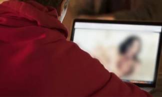 Порно показали пятиклассникам во время онлайн-урока