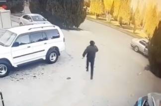 Видео побега мужчины от полицейского рассмешило казахстанцев
